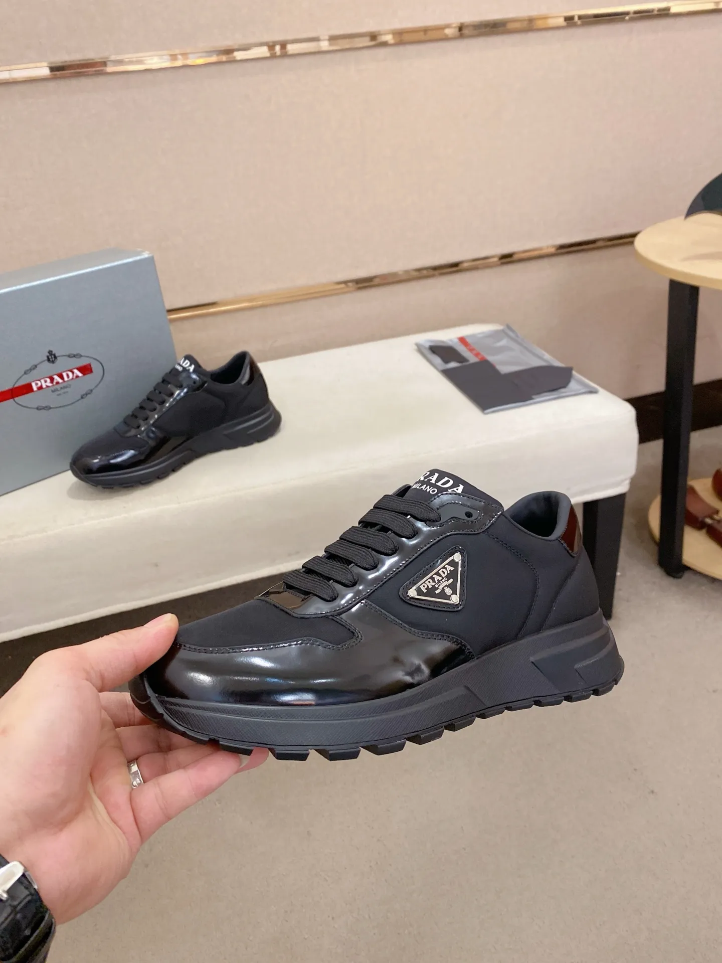 Factory price 540💰 ✔️✔️✔️High version High-quality new PRADA counters are on the market at the same time. The new men's shoes and 😘fabrics are selected from imported first-layer cowhide and are made by pure handcrafts. Lining: Full cowhide lining. 👍🏿 High-end ☄️ air-cushion molded anti-slip rubber outsole, exquisite lines, simple and elegant, comfortable and high-end for leisure travel. Code number: 38 to 44